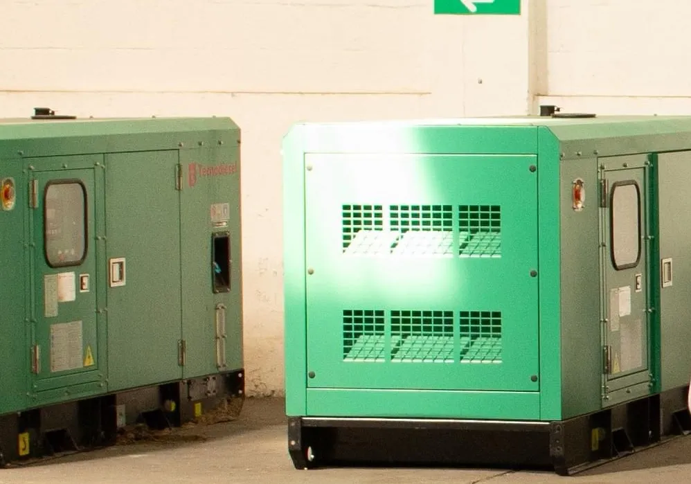 Plantas eléctricas diésel insonorizadas listas para entrega en bodega